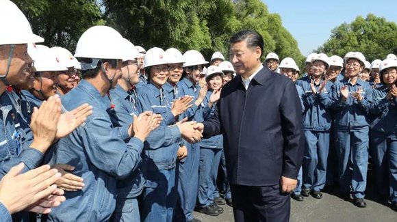 无论是在他主持召开的会议上