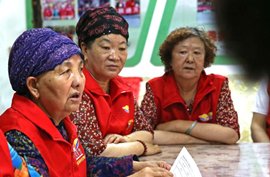 用百年党史滋润学子心田