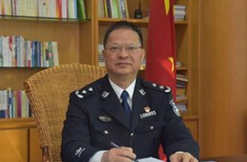 在坚定历史自信中弘扬伟大的历史主动精神